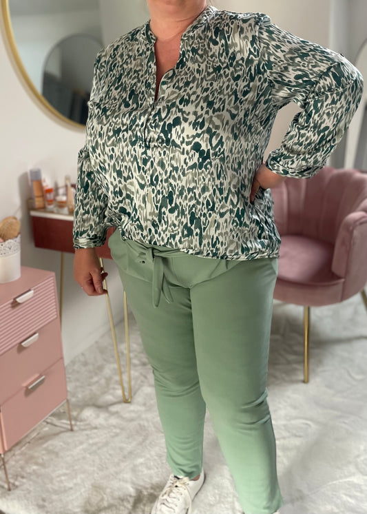 CURVES blouse léopard vert